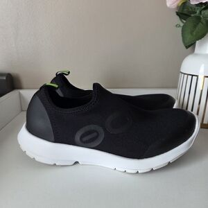 OOFOS Black and White Athletic Slip-On Shoes